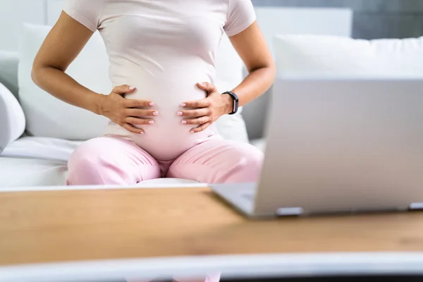 Junge Schwangere Leidet Hause Unter Übelkeit — Stockfoto