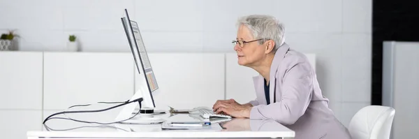 Bad Posture Sitting Office Chair Computer Desk — Stock Photo, Image