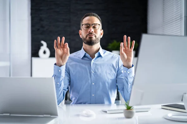 Man Stress Management Meditar Cerca Computadora Oficina —  Fotos de Stock