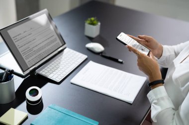 Belge fotoğrafı ya da telefonla fotoğraf çekmek. Akıllı Telefon Optik Belgesi