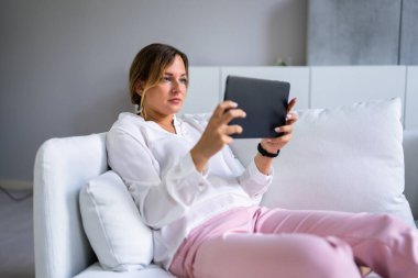 Tablet 'te Çevrimiçi Ticaret ya da Alışveriş Başvurusu