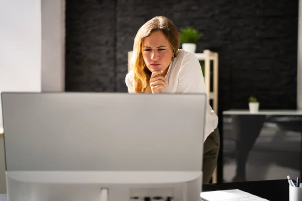 Business Executive Vrouw Werken Corporate Computer — Stockfoto