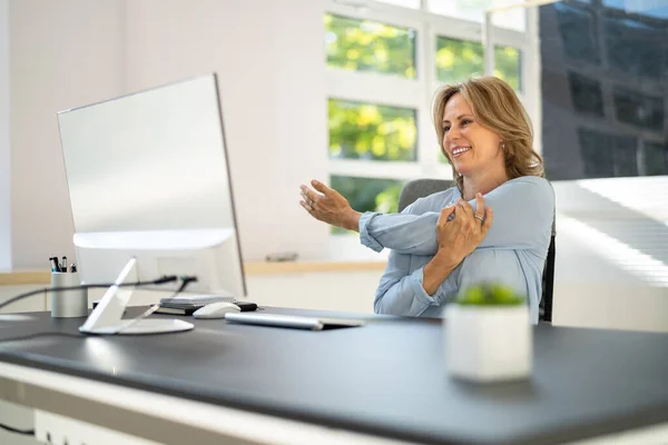 Advisor Woman Relaxing Office Chair Desk — Fotografia de Stock