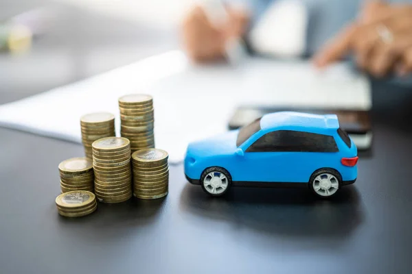 Blue Toy Car Front Businesswoman Calculating Loan — Stock Photo, Image