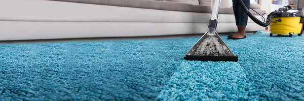 Professional Dirty Carpet Cleaning Service Using Vacuum — Stock Photo, Image