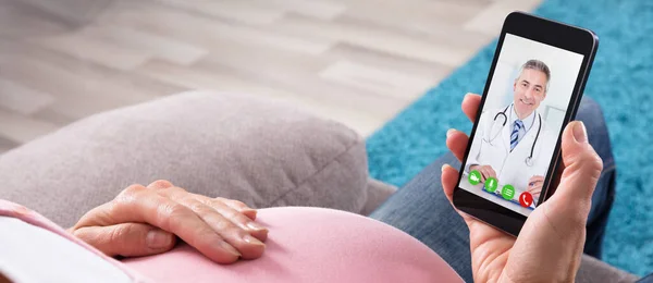 Mulher Grávida Médico Line Vídeo Chamada Telefone Móvel — Fotografia de Stock