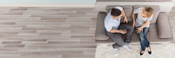 Couple Discussing Couch Home Indoors — Stock Photo, Image