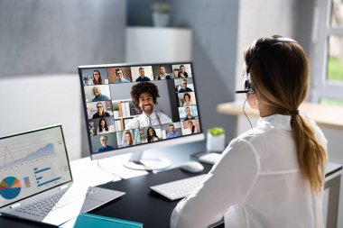 Çoklu Ekranda Çevrimiçi Video Konferansı Sanal Toplantı