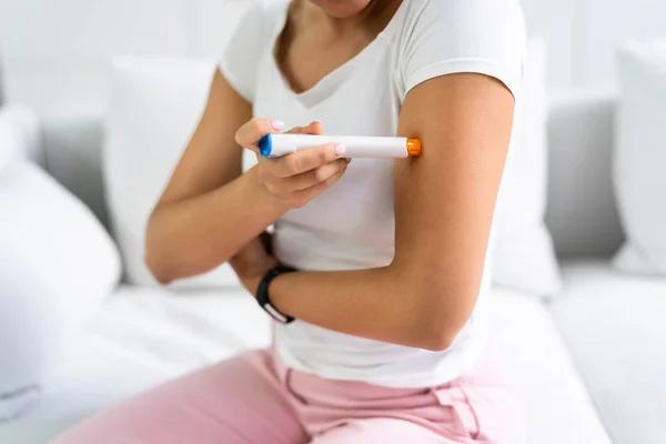 Medicine Pen Inject Woman Diabetes Treatment — Stockfoto