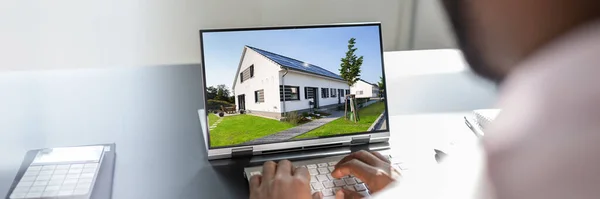 Real Estate Home Search Verificação Casa Computador Tablet — Fotografia de Stock