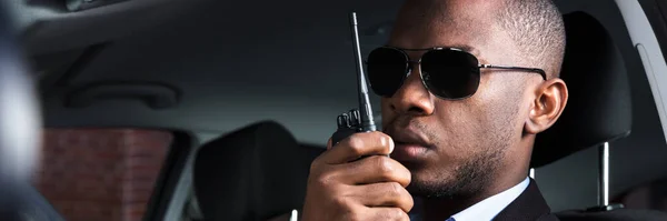Private Detective Investigator African Security Using Walkie Talkie — Stock Photo, Image