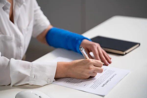 Worker Filling Social Security Benefits Disability Insurance Compensation Claim — Stock Photo, Image