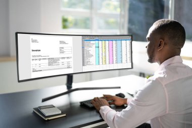 Bill 'in Ofisinde Tıbbi Kod ve Hesap Yöneticisi