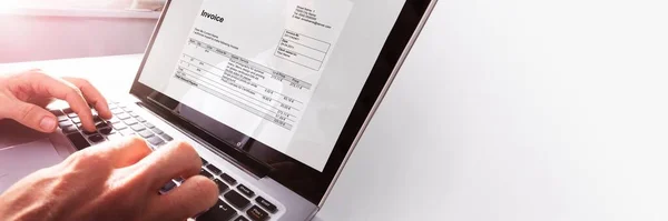 Elektronische Online Rechnung Laptop Schreibtisch — Stockfoto