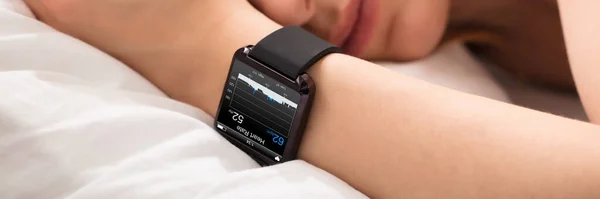 Smart Watch Heart Rate Tracking Monitor Bed While Sleeping — Stock Photo, Image