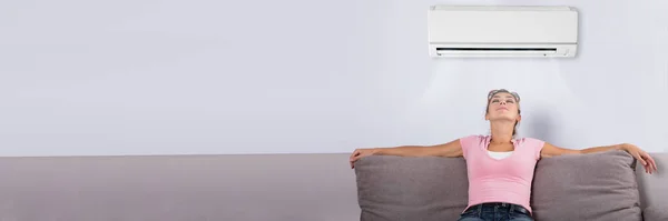 Air Conditioner Home Happy Woman Relaxing — Stock Photo, Image