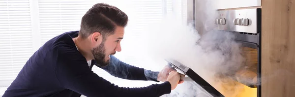 Oven Cooking Disaster Куріння Домі — стокове фото