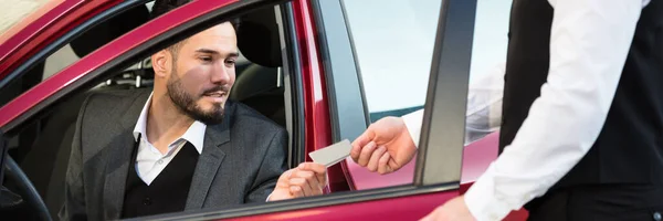 Serviço Estacionamento Com Manobrista Assistência Motorista Negócios — Fotografia de Stock