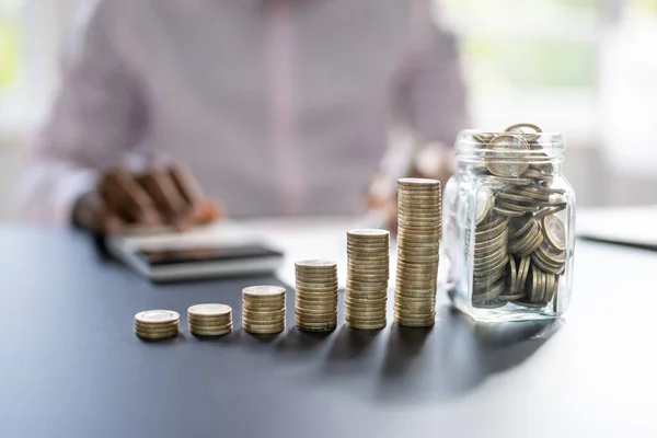 Συνταξιοδοτικό Ταμείο Jar Κέρματα Και Πληθωρισμός Κατάθεση Χρημάτων — Φωτογραφία Αρχείου