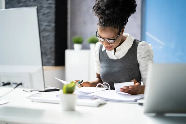 Finanzbuchhalter Und Professioneller Prüfer Berater — Stockfoto