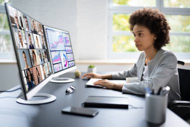 Çoklu Ekranda Çevrimiçi Video Konferansı Sanal Toplantı