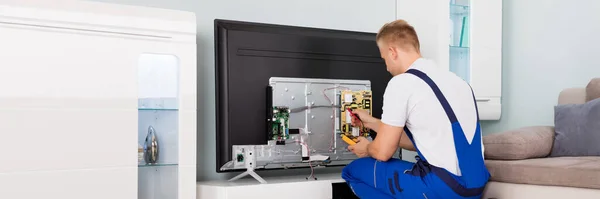 Television Repair. TV Appliance Screen Check Test