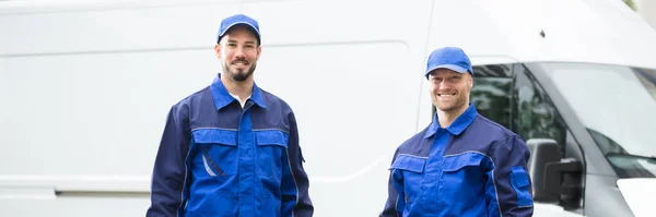 Happy Plumber Handyman Technician Cerca Van Car — Foto de Stock