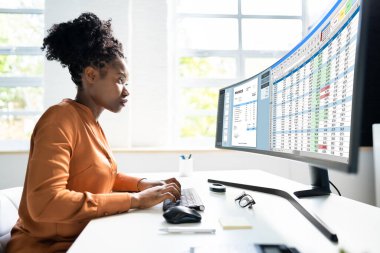 Bill 'in Ofisinde Tıbbi Kod ve Hesap Yöneticisi