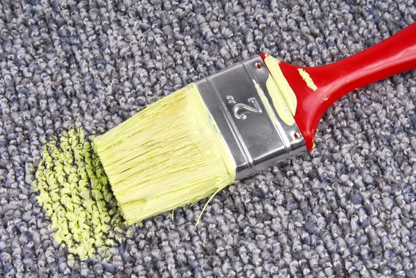 Gekleurd tapijt met kwast — Stockfoto