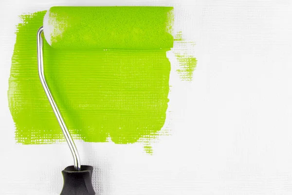 Pared de pintura con rodillo de pintura — Foto de Stock