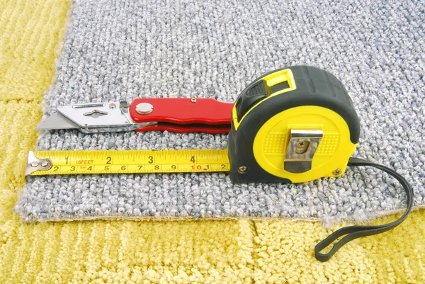 Carpet fitting with tools — Stock Photo, Image