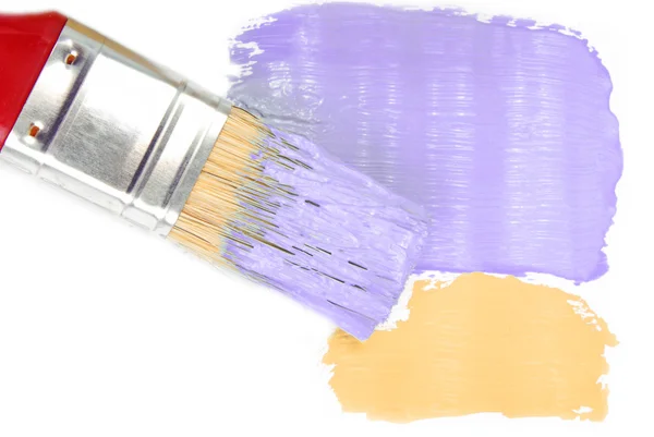 Pincel de pintura e escolha de cor de tinta para interior — Fotografia de Stock