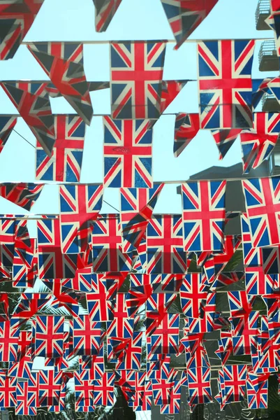 Verenigd Koninkrijk Vlaggen Overhandigen Straat Rechtenvrije Stockfoto's