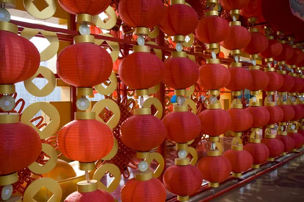 Lanternes rouges décorant le Nouvel An chinois — Photo