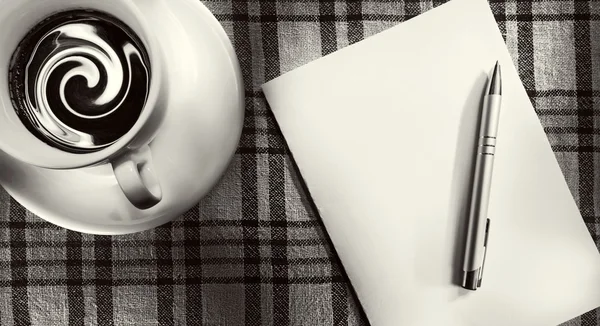Кофе и письмо — стоковое фото