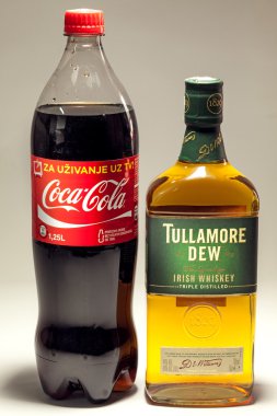 Coca cola ve tullamore dew viski
