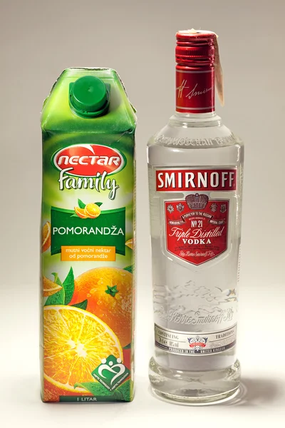 Orange Juice and Smirnoff Vodka — Stock Photo, Image