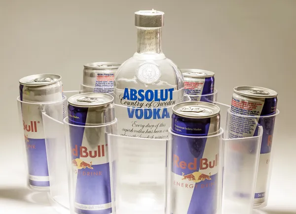 Absolut vodka och red bull — Stockfoto