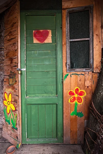 Вход в деревянный дом . — стоковое фото