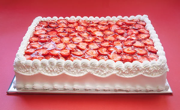 Torta di fragole di compleanno — Foto Stock