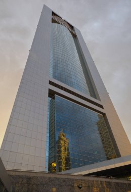 Dubai, Birleşik Arap Emirlikleri - 15 Ocak 2022: Jumeirah Emirates Tower Hotel 'in bir binasının dışı.
