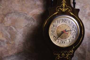 Kavramsal sanat, retro dizayn edilmiş eski bir saatin detayları..