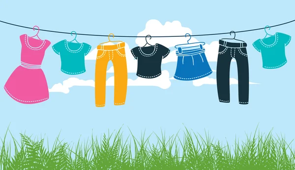 Vêtements sur la ligne de lavage contre le ciel bleu et l'herbe verte — Image vectorielle