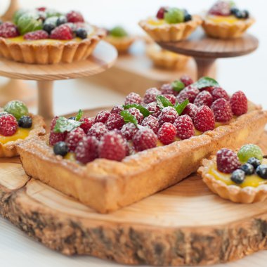 lezzetli meyve tart
