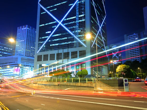 Semáforo a través de ciudad — Foto de Stock