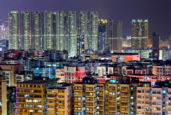 Hong Kong lotado urbano à noite — Fotografia de Stock