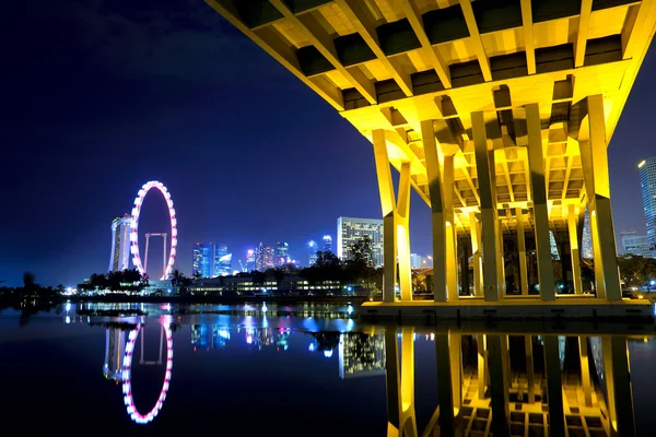 Singapore skyline at night with Bridge — Stock Photo, Image