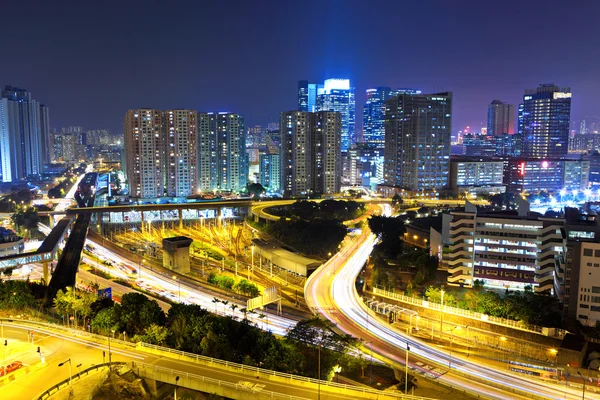 Traffic light through city at night — Stock Photo, Image