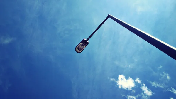 Lampione con cielo blu — Foto Stock