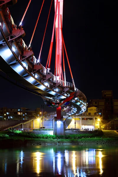 Bro på natten i Taiwan — Stockfoto